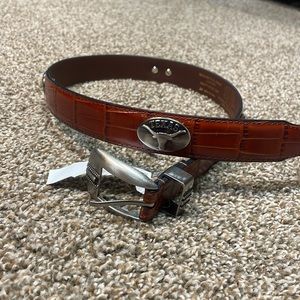 Texas Longhorn Leather Concho Womens Belt. NWT.
